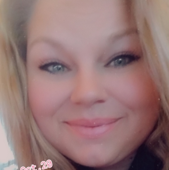 Meet your Posher, Dena - Picture 1 of 1